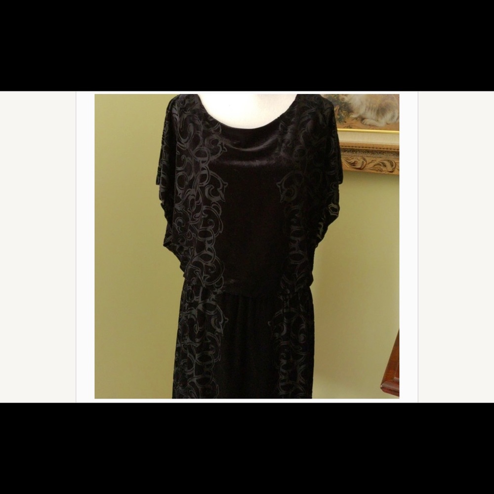 WHITE HOUSE BLACK MARKET velvet burnout dress
